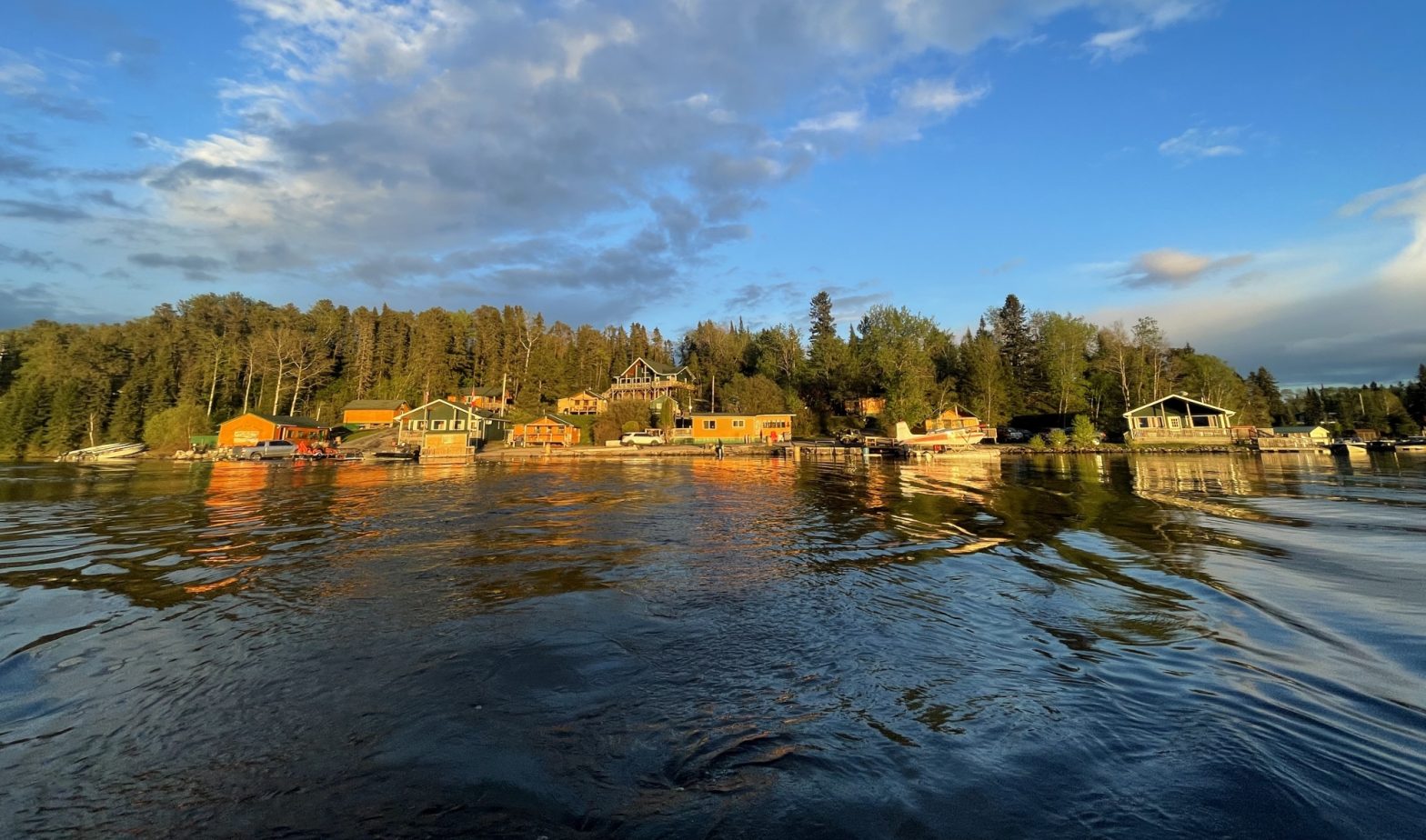 Forfaits de pêche au doré — Howey Bay Resort & Outposts – Howey Bay Resort & Outposts